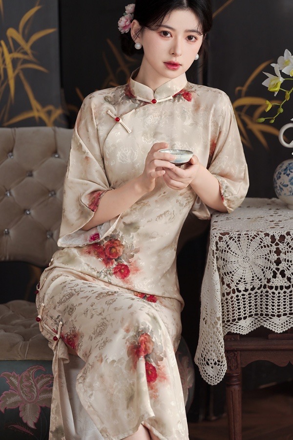 Elegant Silk Cheongsam