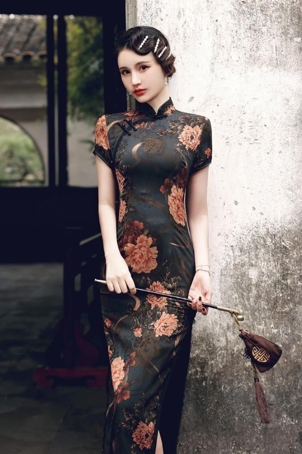 Elegant Floral Cheongsam