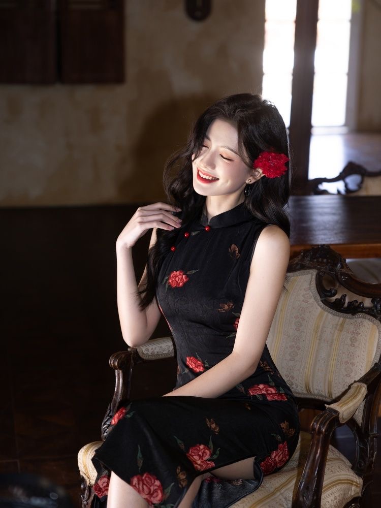 Elegant Black Floral Cheongsam
