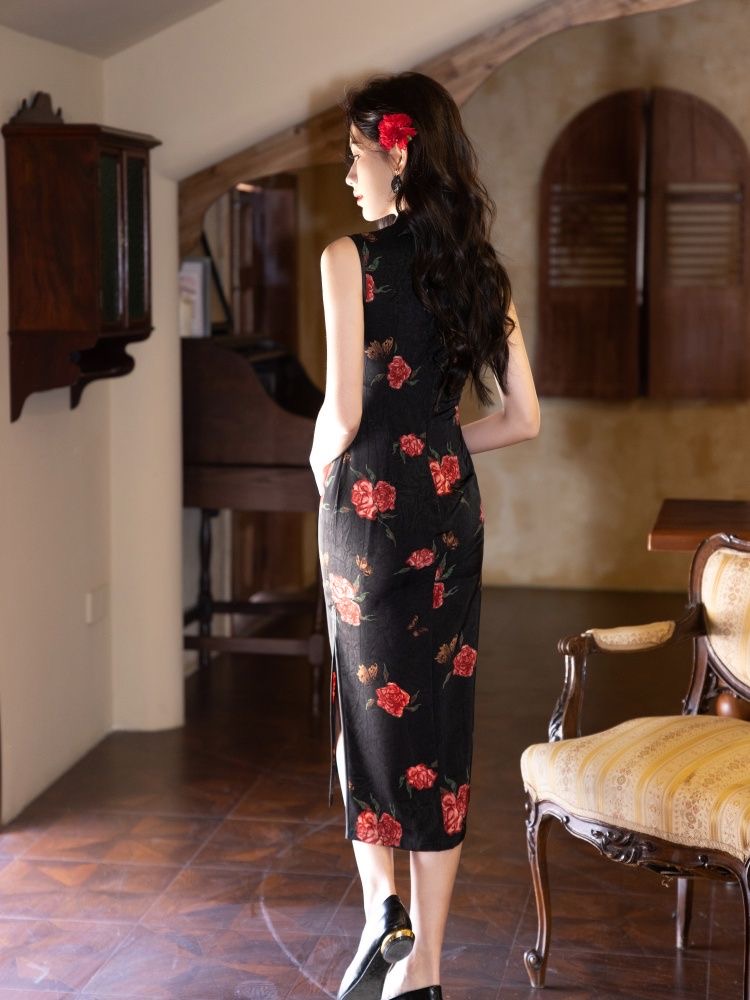 Elegant Black Floral Cheongsam