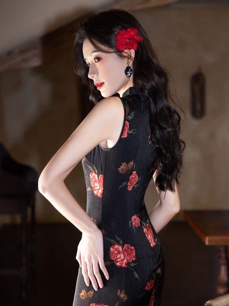 Elegant Black Floral Cheongsam