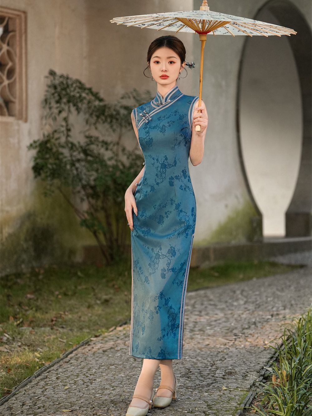 Elegant Blue Cheongsam