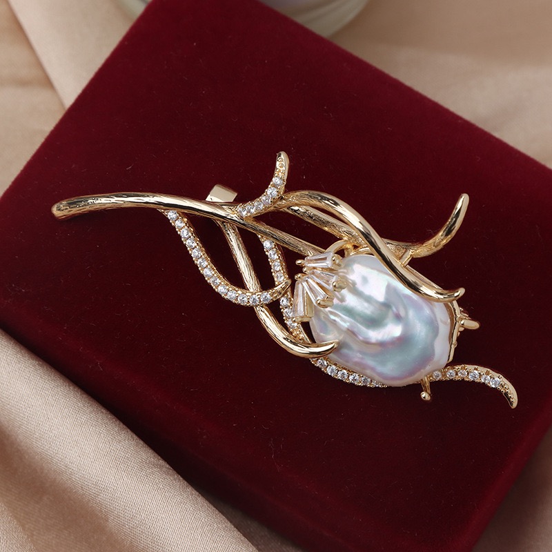 Elegant Pearl Brooch