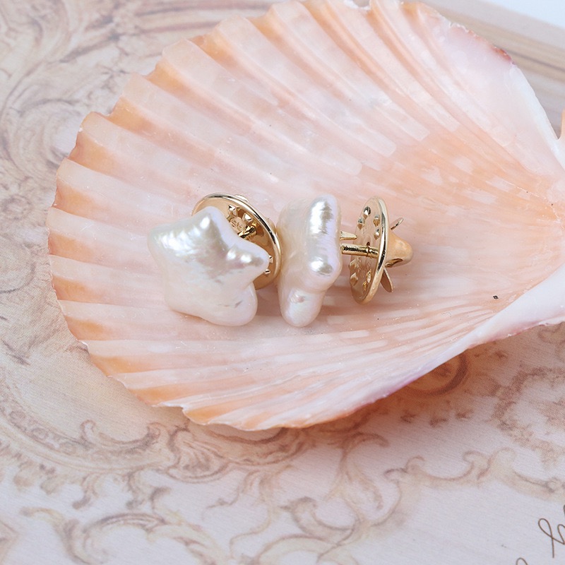 Star-shaped Pearl Brooch