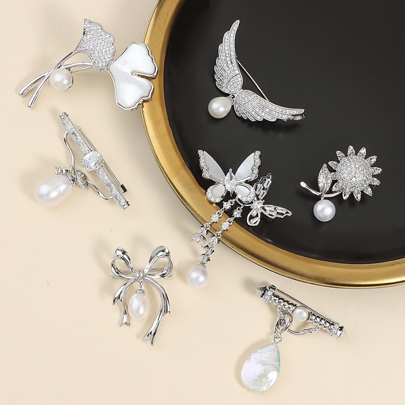 Elegant Pearl Accent Brooch 