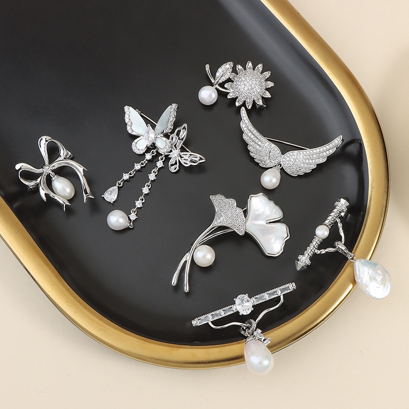 Elegant Pearl Accent Brooch 