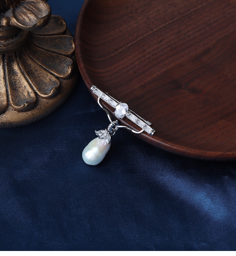 Elegant Pearl Accent Brooch 