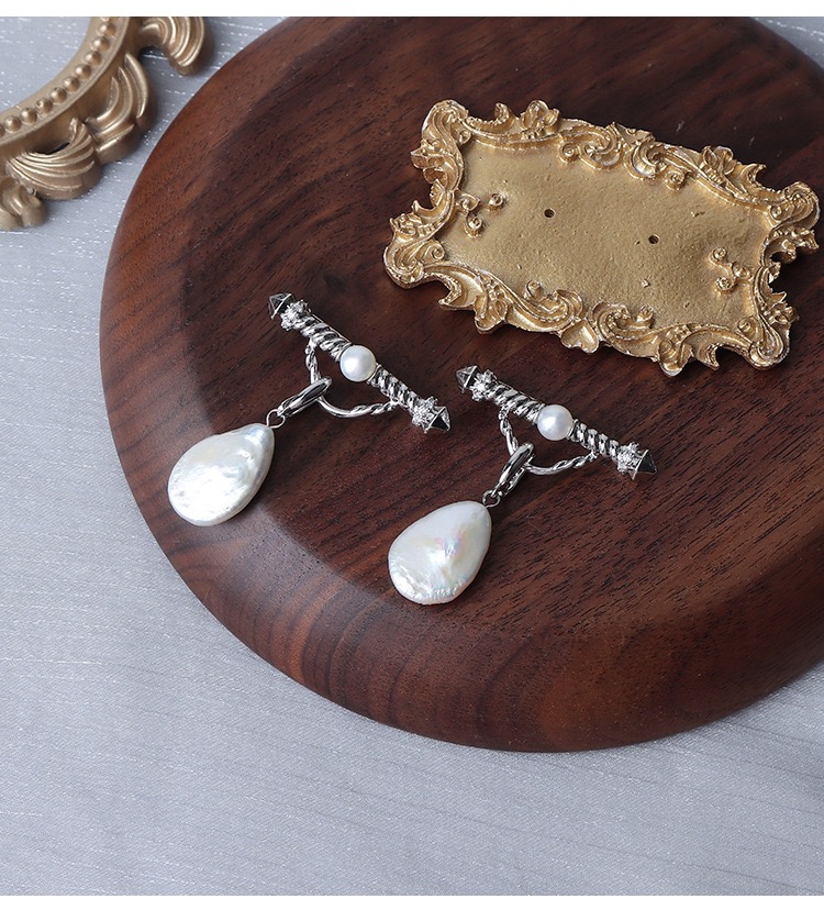 Elegant Pearl Accent Brooch 