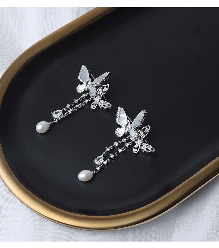 Elegant Pearl Brooches 