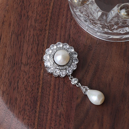 Elegant Brooch 