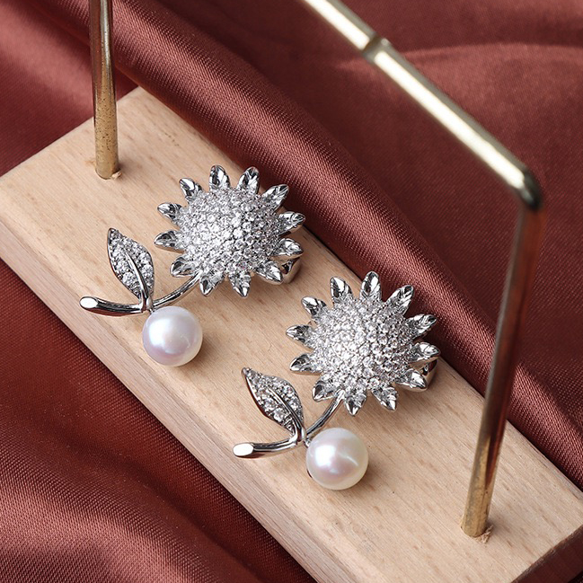 Elegant Pearl Brooch