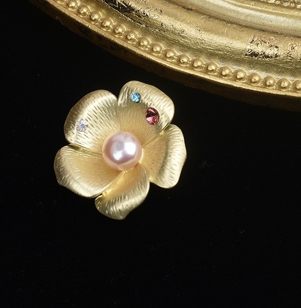 Elegant Flower Brooch