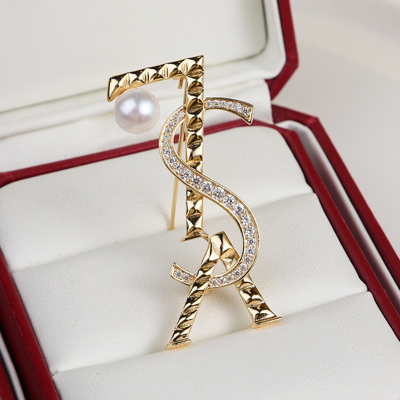 Elegant Gold and Diamond Brooch