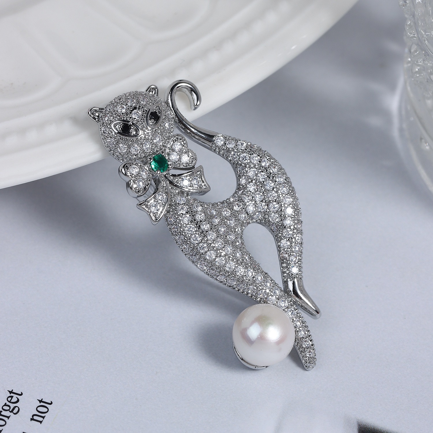 Elegant Cat Brooch