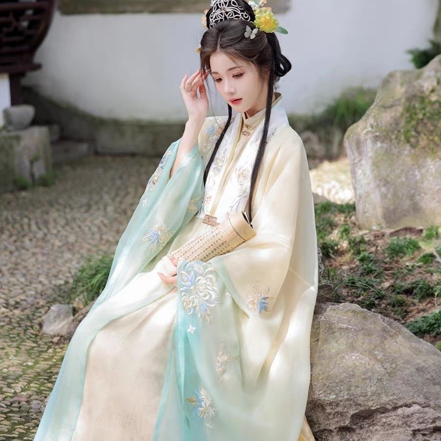 Traditional Hanfu Dress