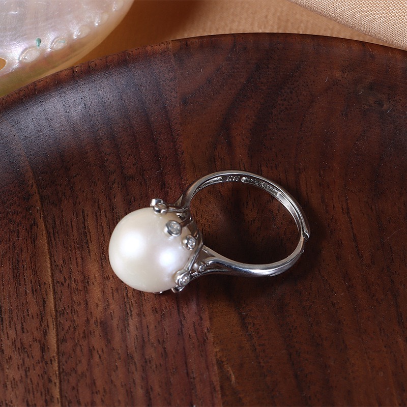 Elegant Pearl and Silver Ring