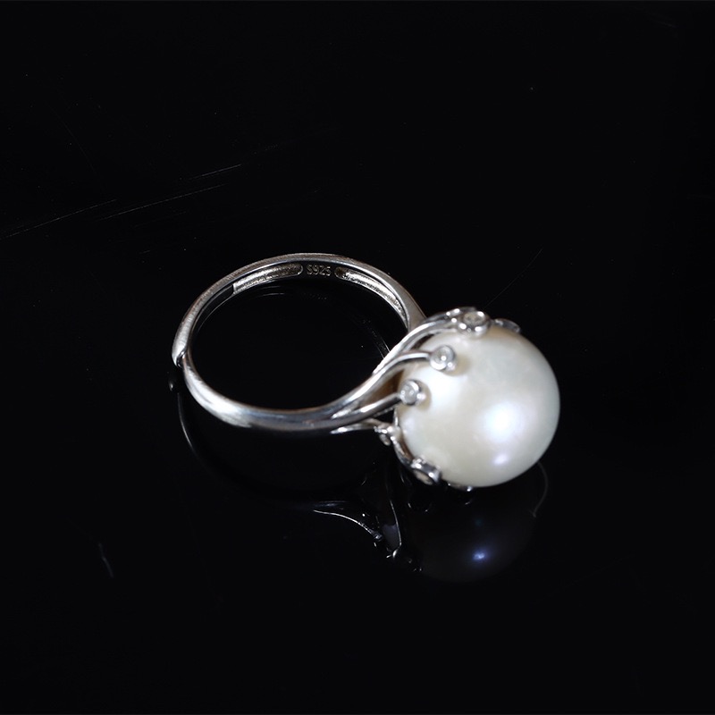 Elegant Pearl and Silver Ring