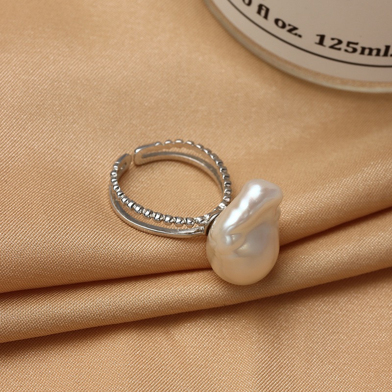 Elegant Pearl Ring