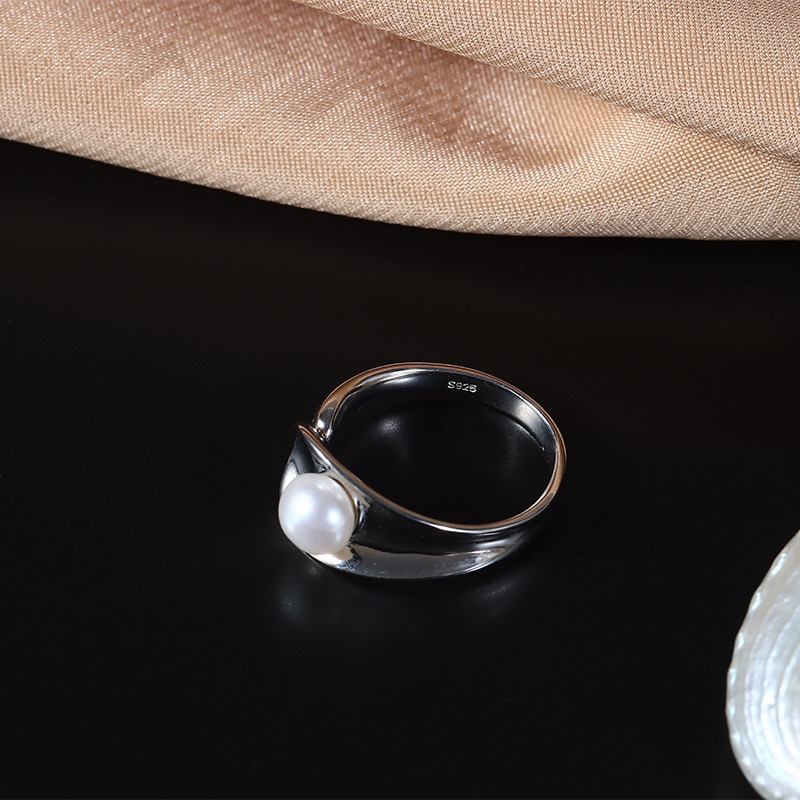 Elegant Pearl Ring