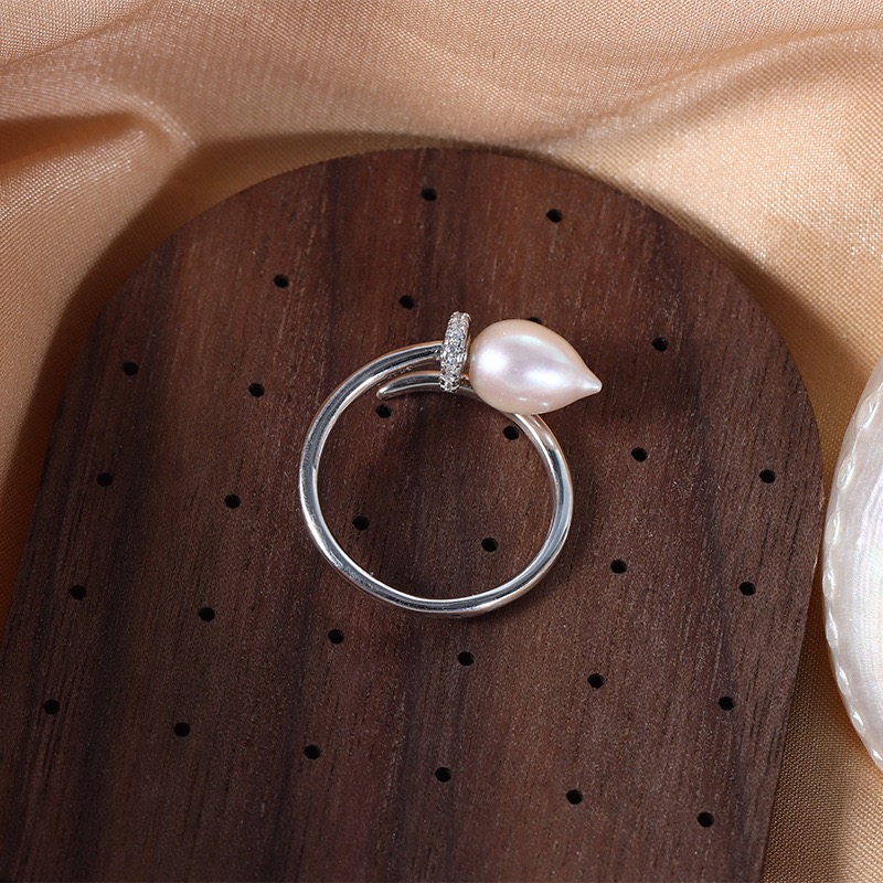 Elegant Pearl Ring
