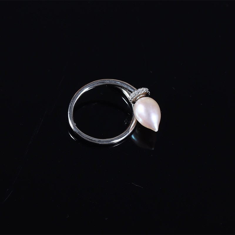 Elegant Pearl Ring