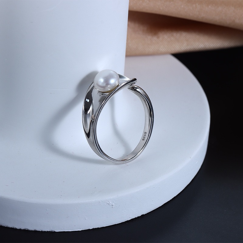 Elegant Pearl Ring