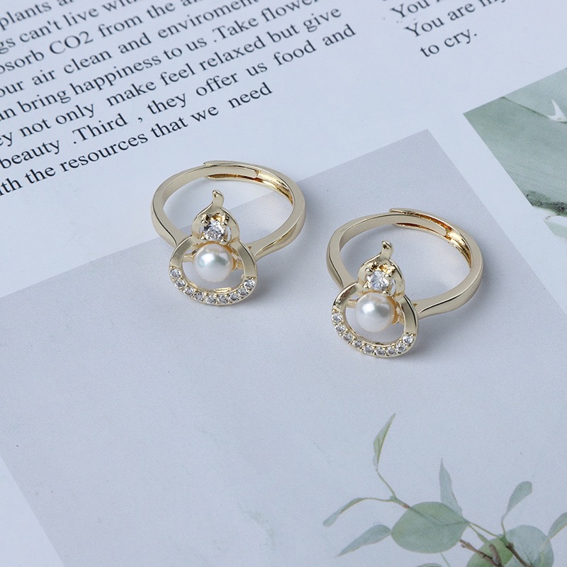 Elegant Pearl Rings