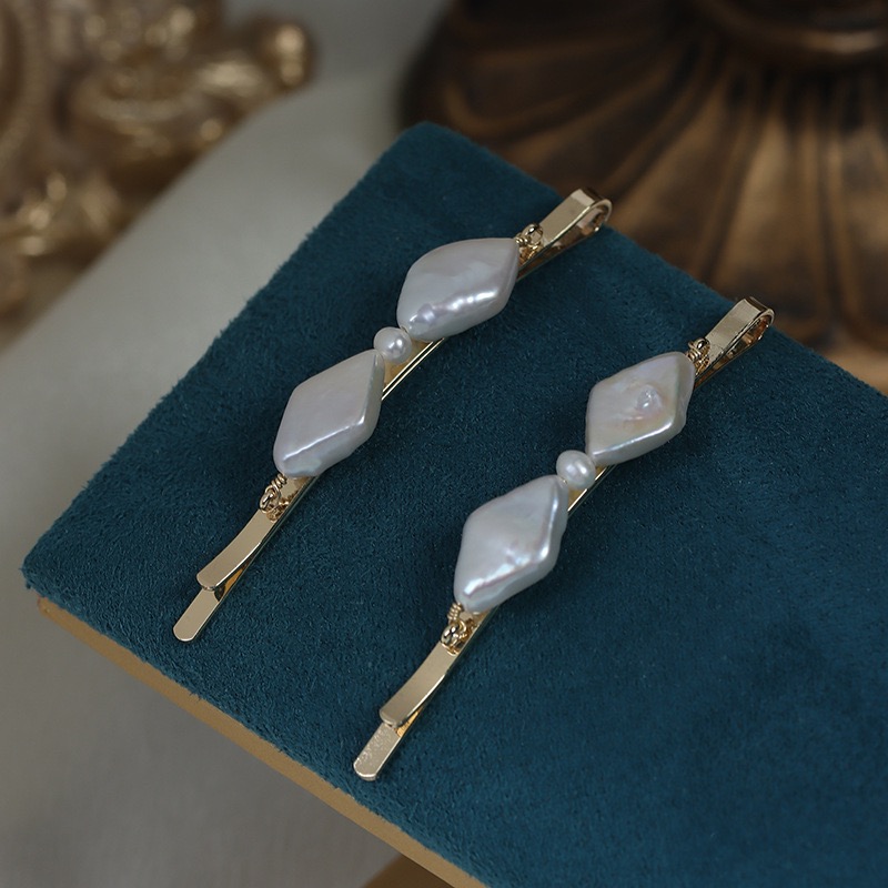 Elegant Pearl Hair Clips