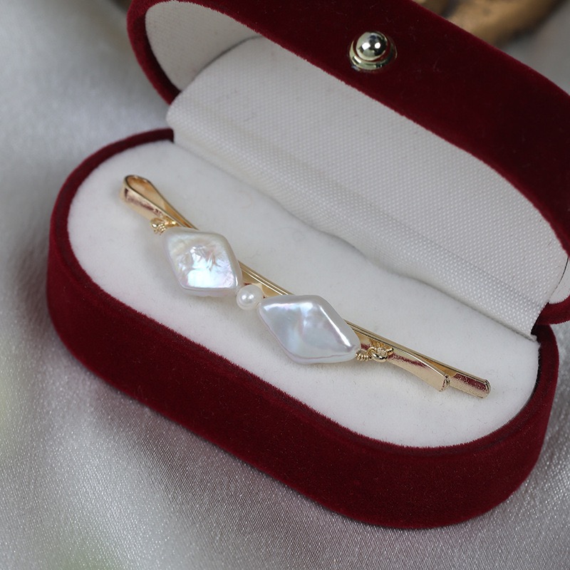 Elegant Pearl Hair Clips