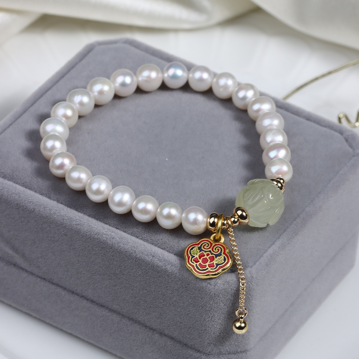 Elegant Pearl Bracelet