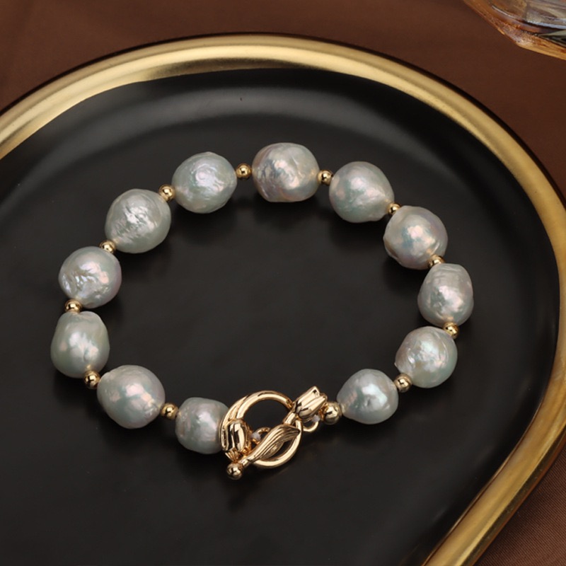 Elegant Pearl Bracelet