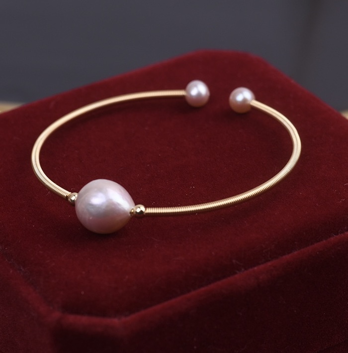 Elegant Pearl Bracelet