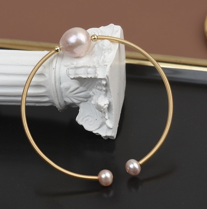 Elegant Pearl Bracelet