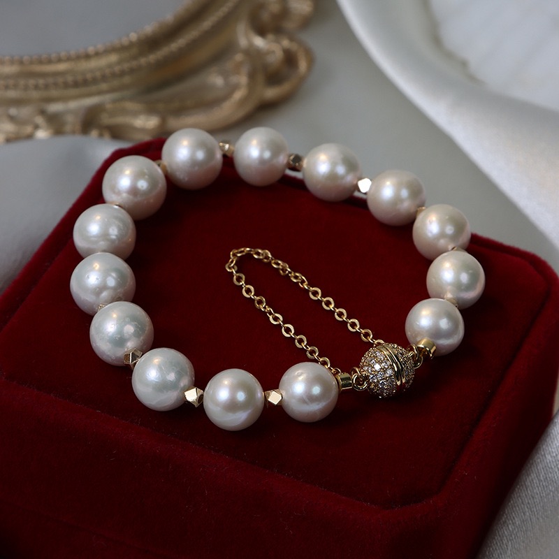 Elegant Pearl Bracelet