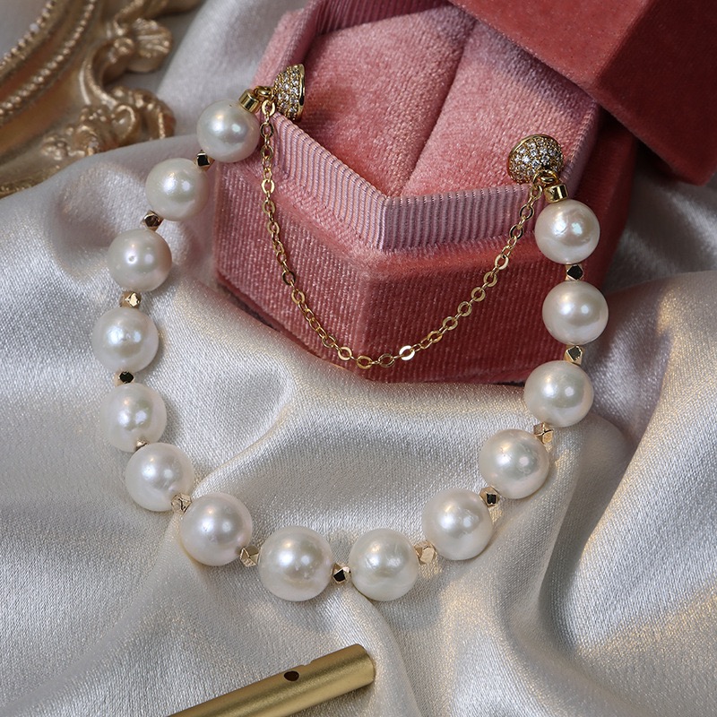 Elegant Pearl Bracelet