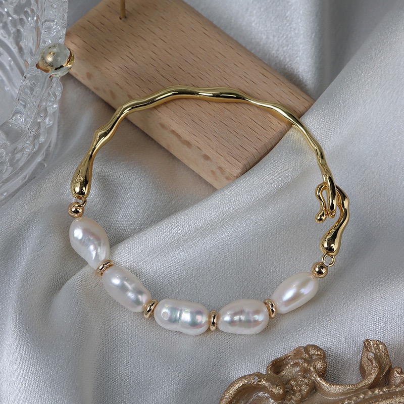 Elegant Pearl Bracelet