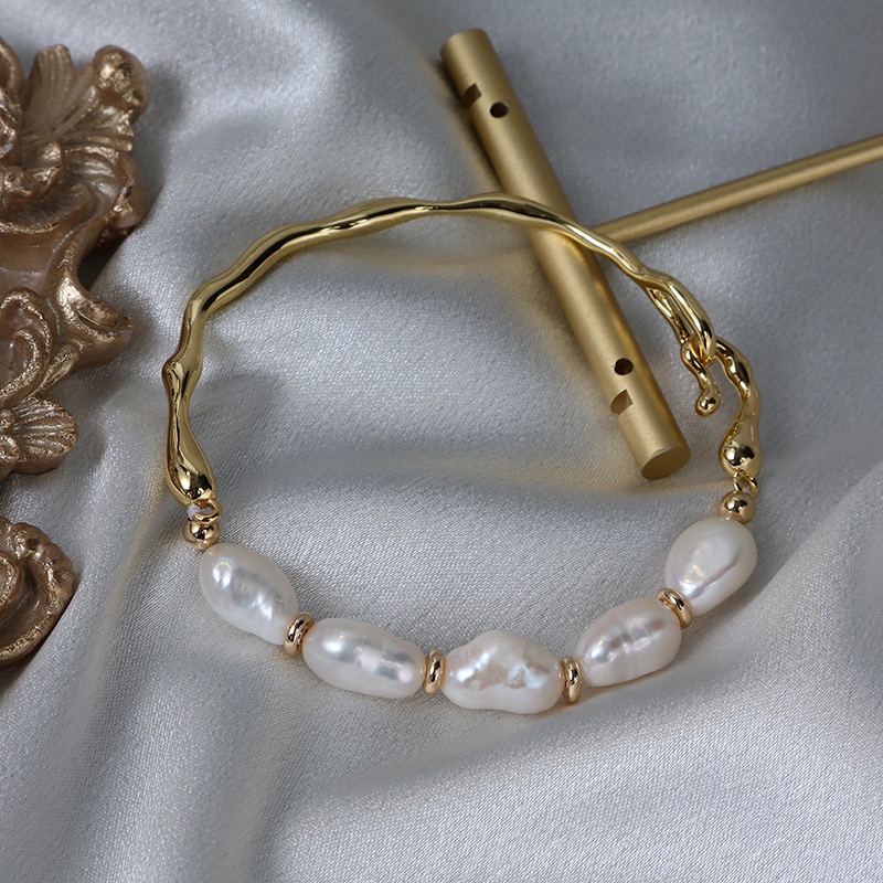 Elegant Pearl Bracelet