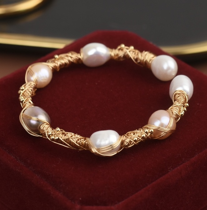 Pearl and Gold Wire Bracelet