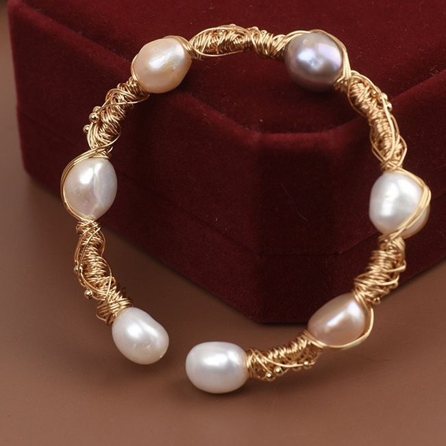 Pearl and Gold Wire Bracelet