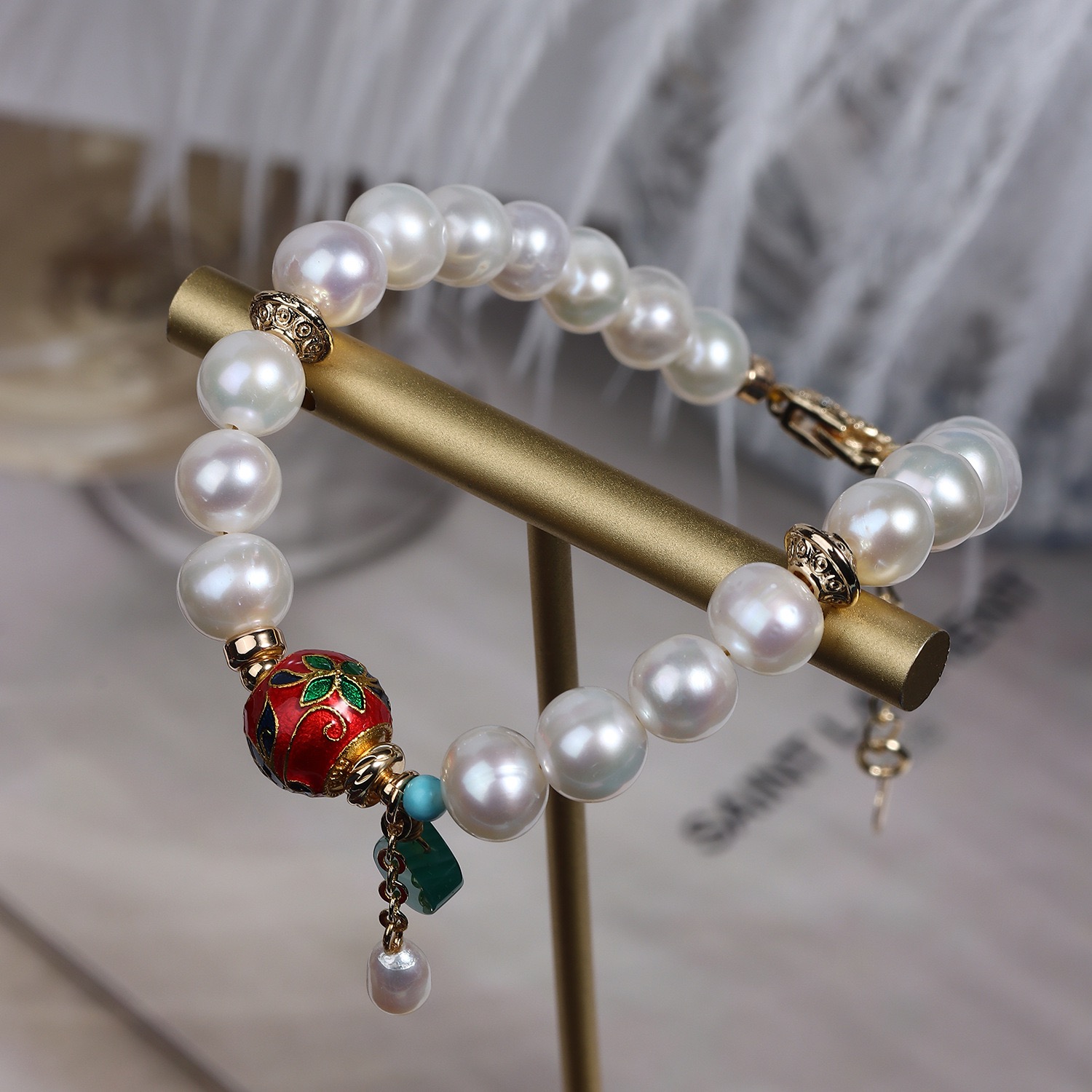 Pearl Bracelet with Decorative Beads