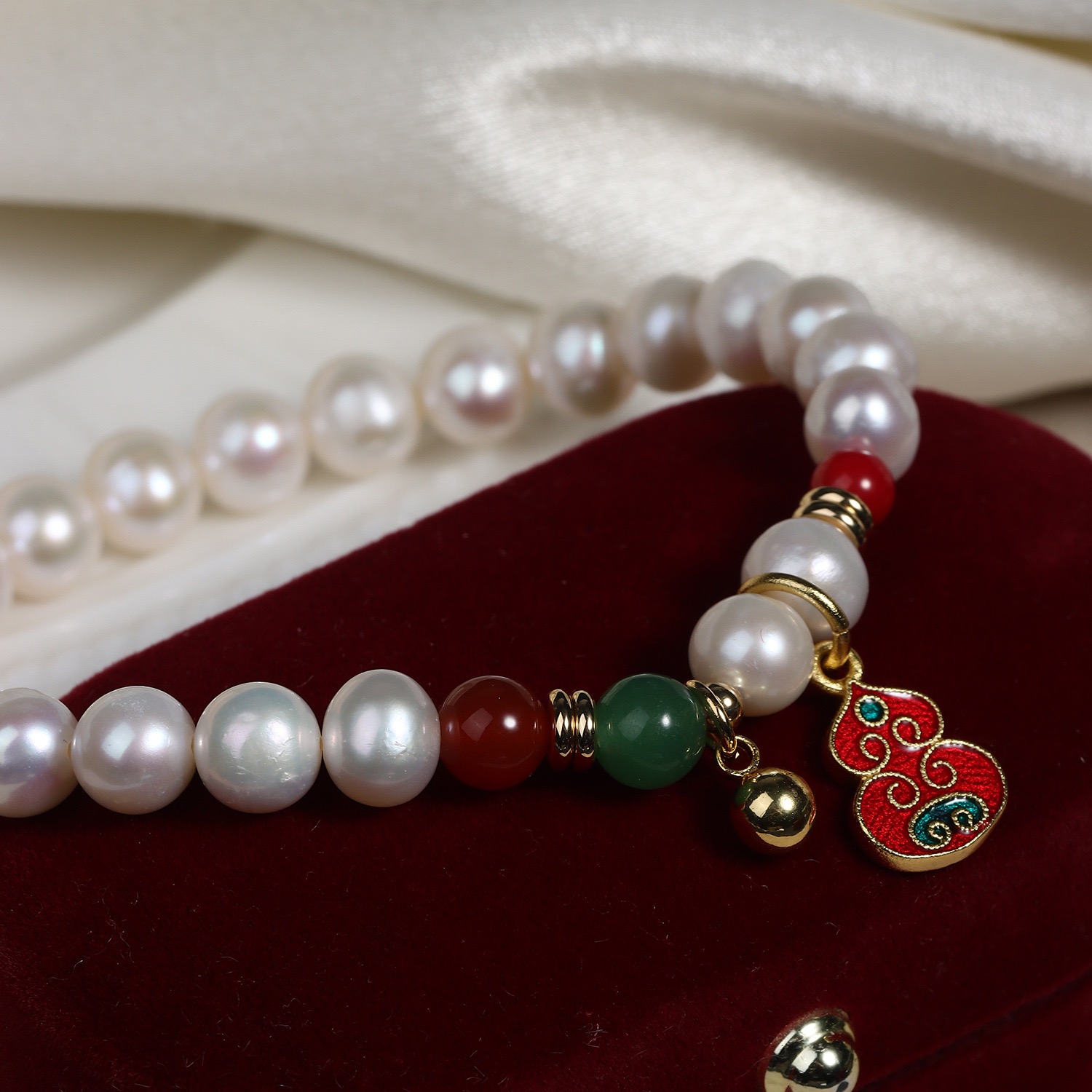 Elegant Pearl Bracelet