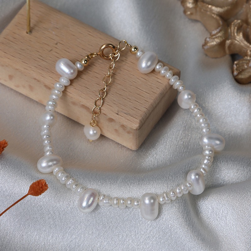 Elegant Pearl Bracelet