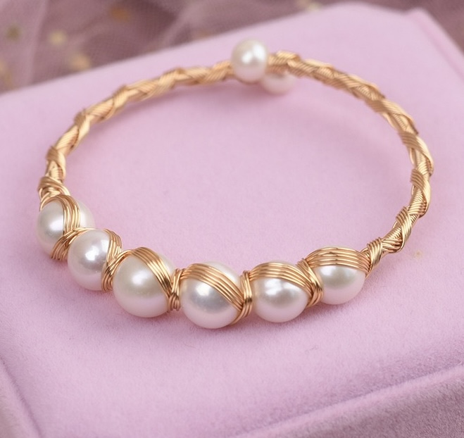 Elegant Pearl Bracelets