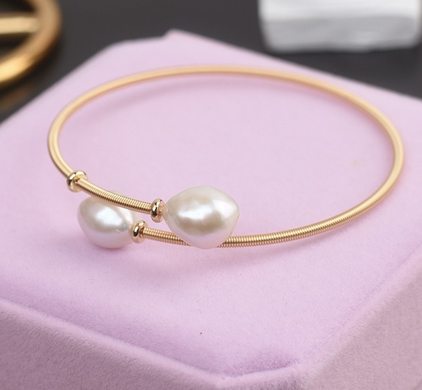 Elegant Pearl Bangle