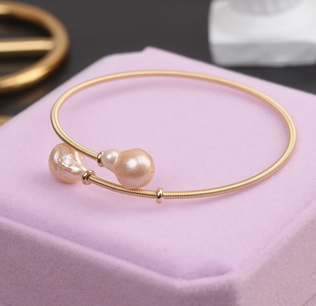 Elegant Pearl Bangle