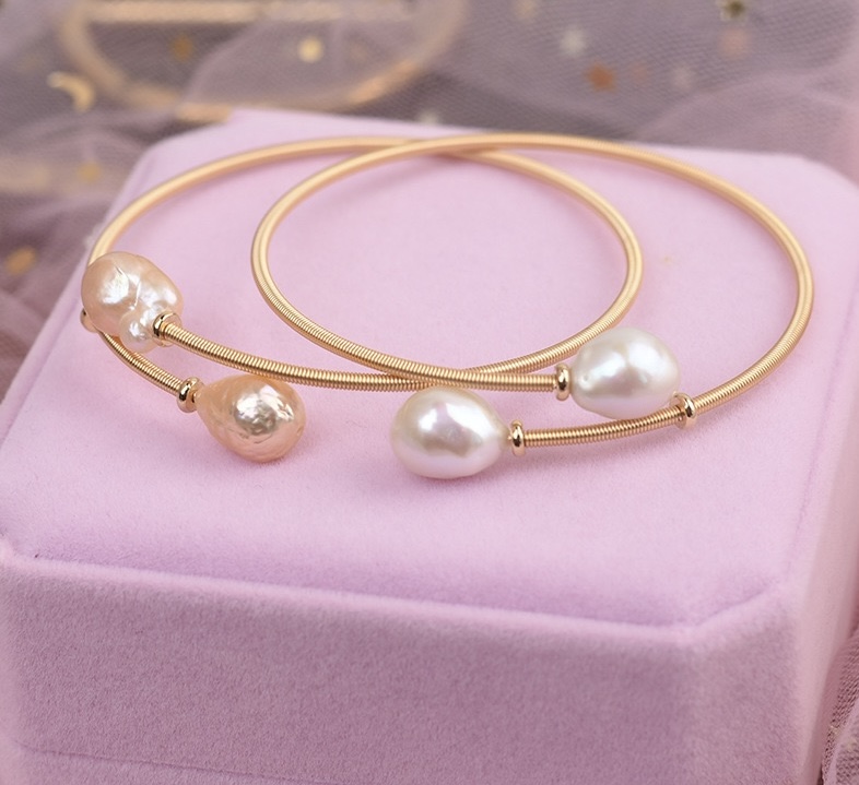 Elegant Pearl Bangle
