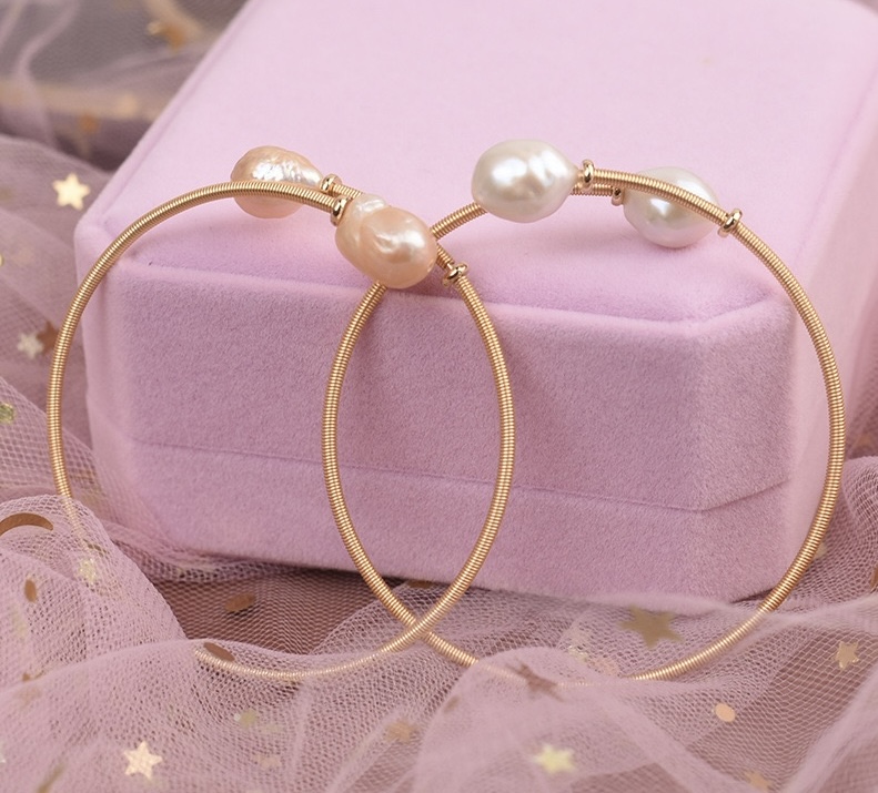 Elegant Pearl Bangle