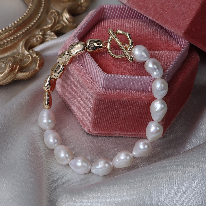 Elegant Pearl Bracelet