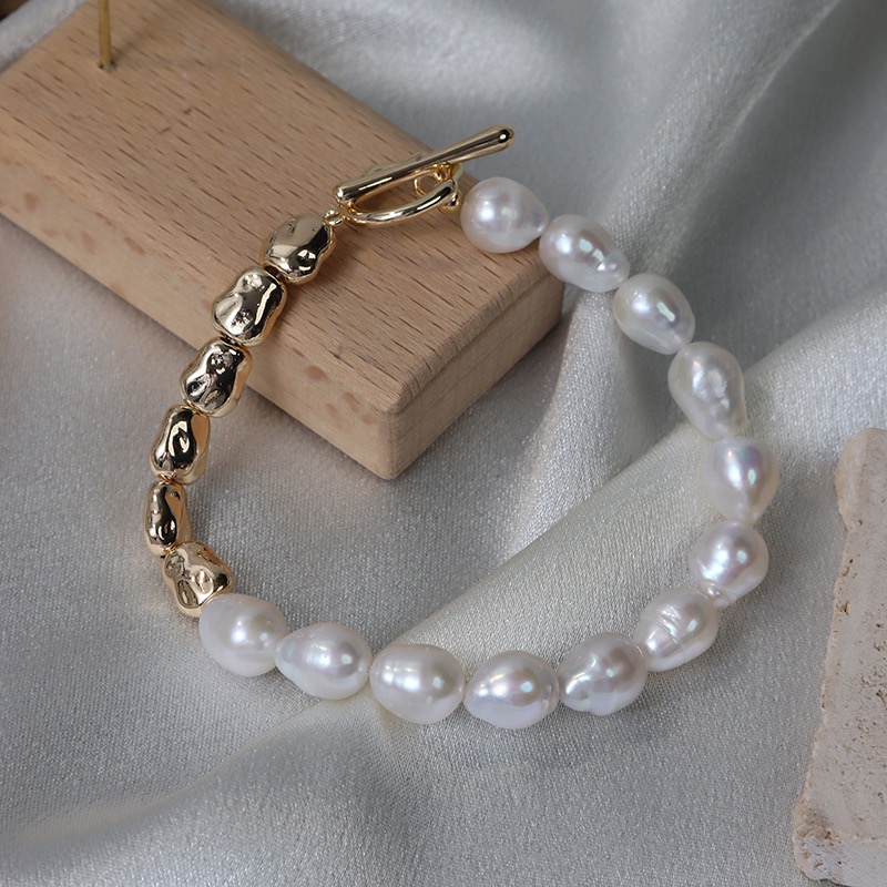 Elegant Pearl Bracelet