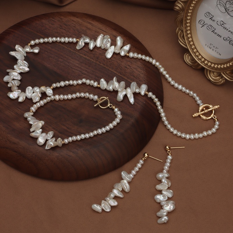 Elegant Pearl Jewelry Set